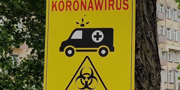 Koronawirus w Polsce. Wciąż bardzo dużo zakażeń. Ponad 300 zgonów