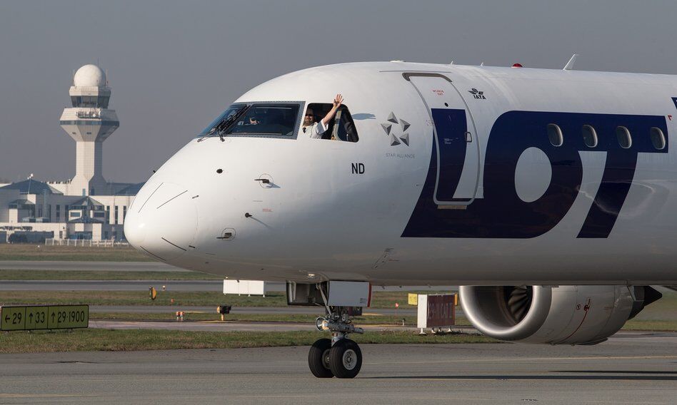 Alarm w samolotach LOT i Wizz Air. Służby szukały bomby