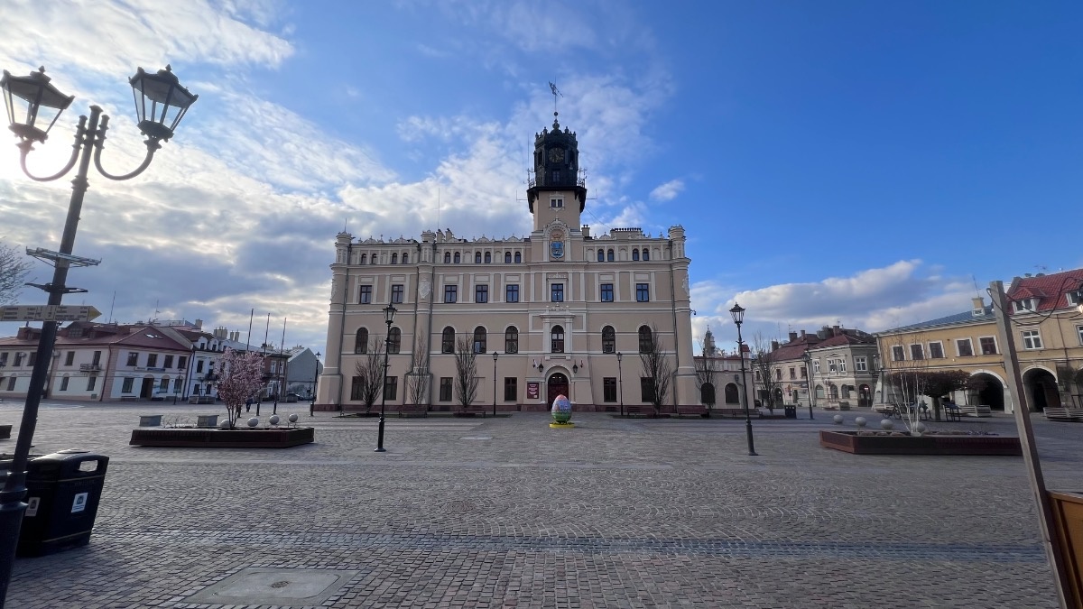 e137b252-9615-4d2f-82e3-7b3402c71905