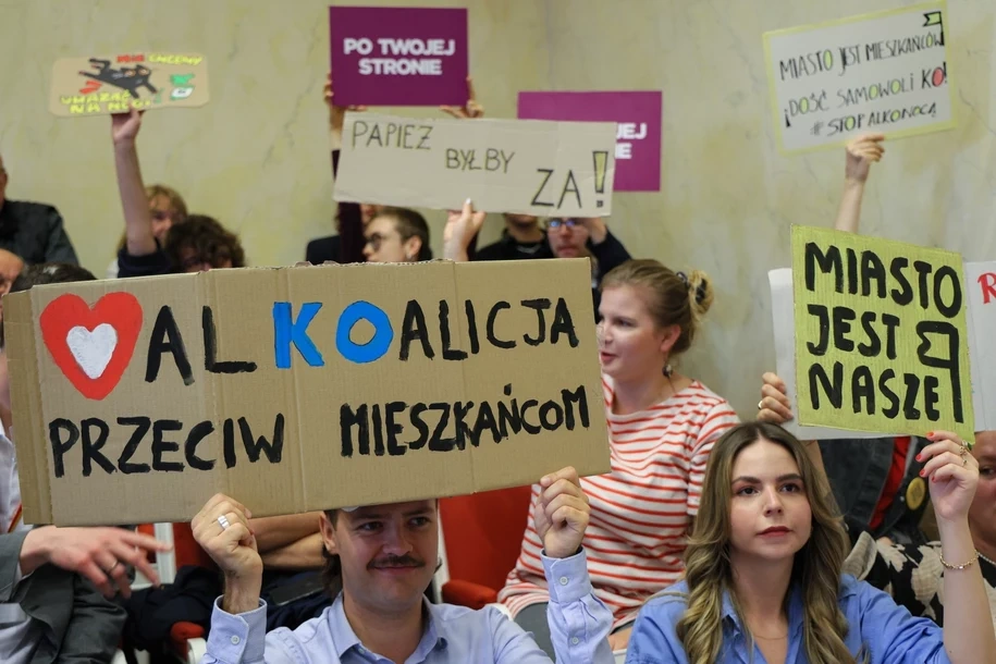 Warszawa pilotażowo wprowadzi nocną prohibicję w Śródmieściu i na Pradze-Północ