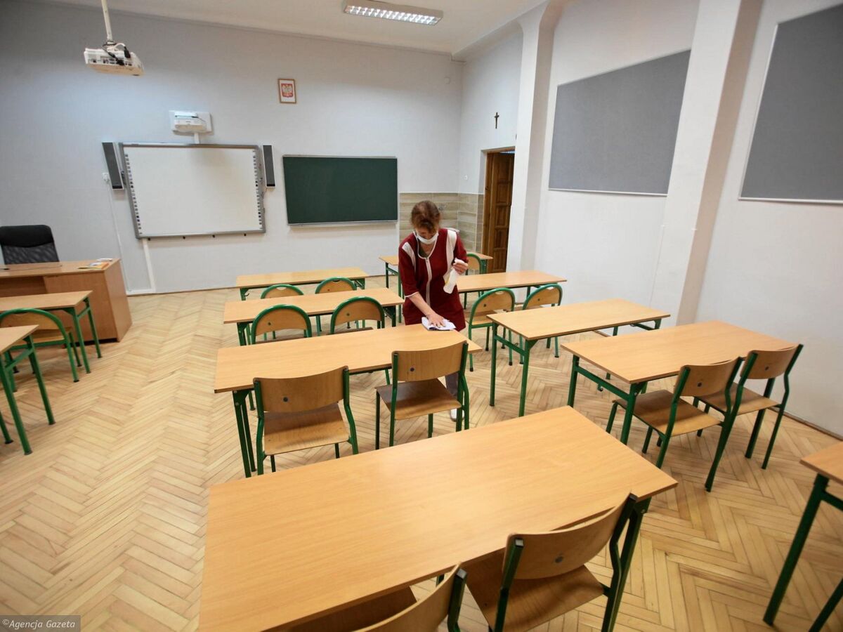 Po co przepisy, skoro jest ZUS i logika. Dyrektorzy szkół wiedzą, kto zaszczepił się przeciw COVID-19