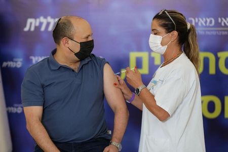 Rząd Izraela: Trzecia dawka szczepionki jest skuteczna