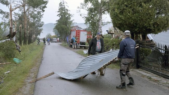 Librantowa i Koniuszowa liczą straty po przejściu trąby powietrznej. "Czeka nas jedno wielkie sprzątanie"