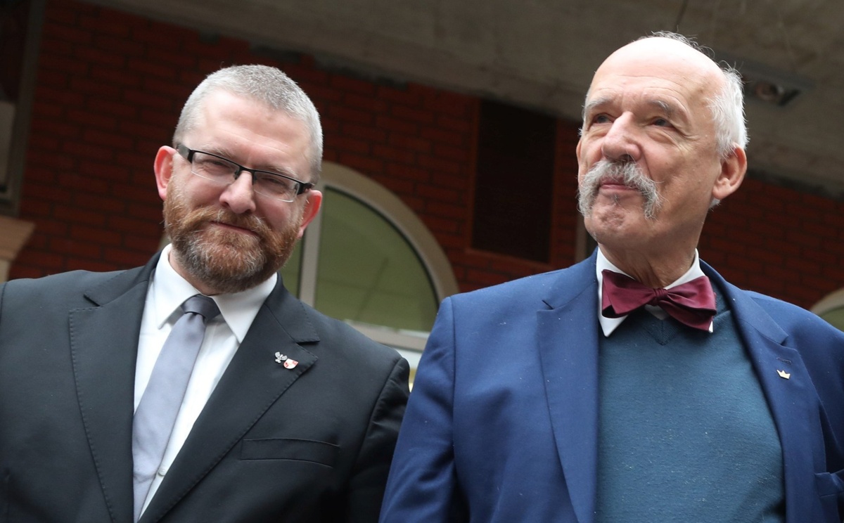 Zaskakujący plan Korwin-Mikkego i Brauna. Co ma z tym wspólnego jadowity wąż?