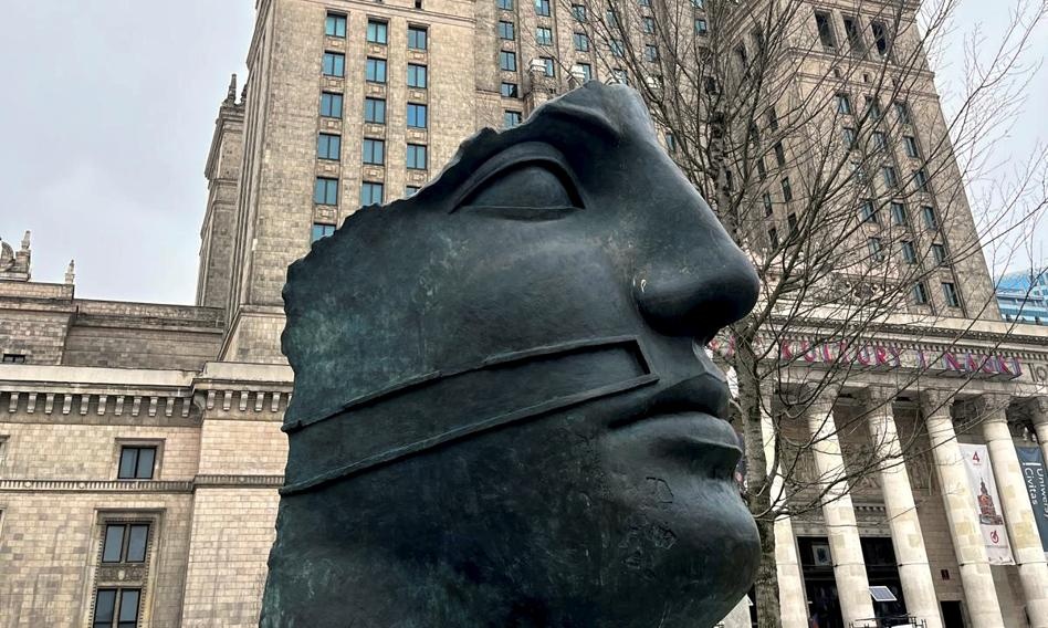 Nieoczekiwany wzrost średniej krajowej. Polacy zarabiają już prawie 10 tysięcy zł. Ale kłopot z zatrudnieniem