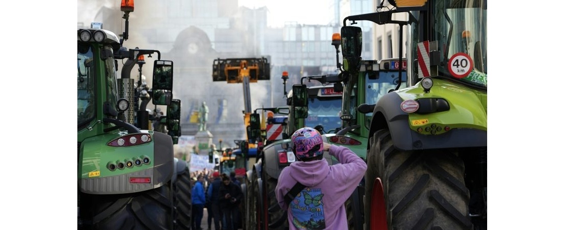 Greccy rolnicy blokują drogi: w tle narasta skandal dotyczący unijnych subsydiów - EURACTIV.pl