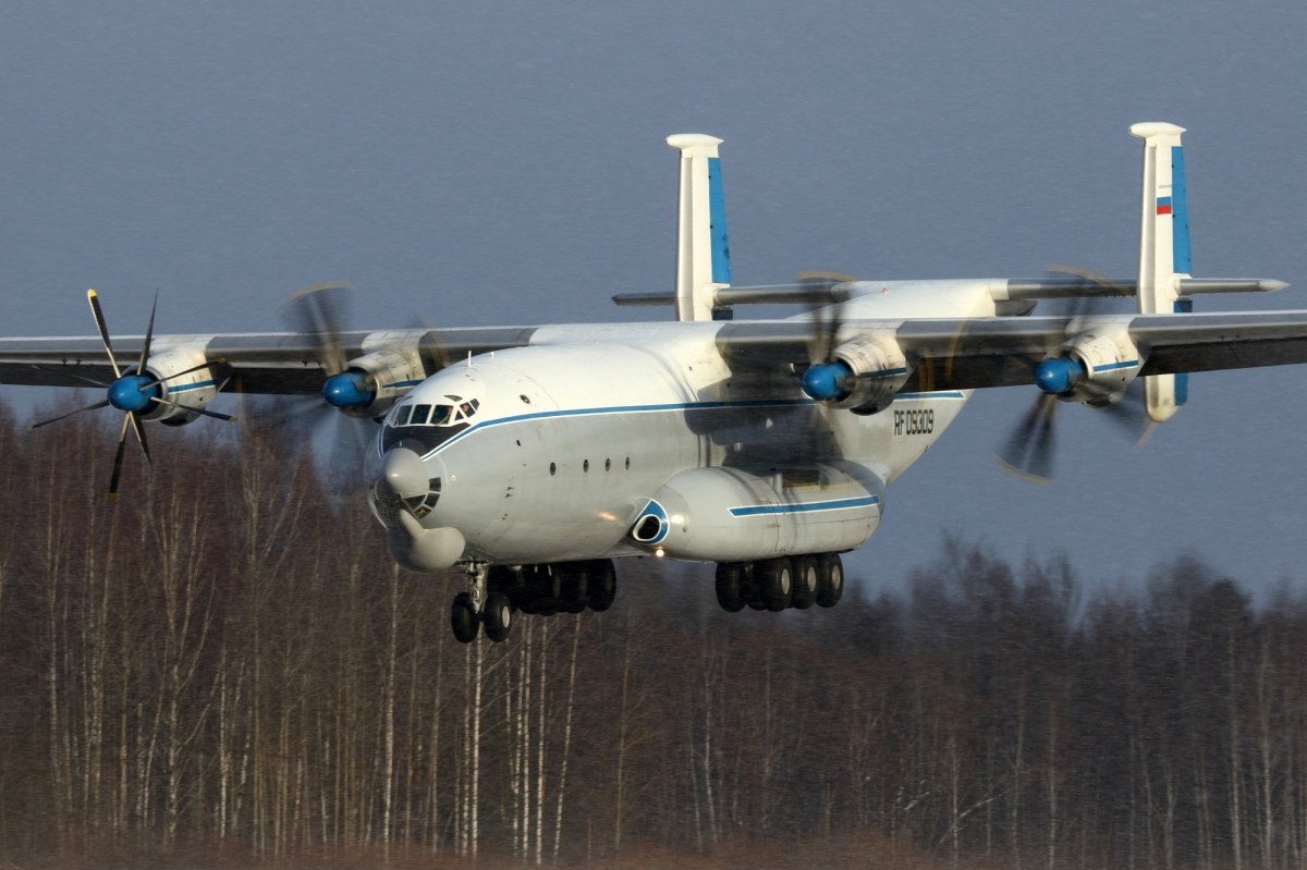 Rosyjski samolot spadł na ziemię. Na pokładzie było kilka osób