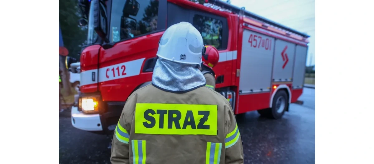 Pożar w Szczecinie. Alert RCB, by nie otwierać okien, trwa dogaszanie hali przetwarzania opon