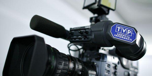 Scena z serialu w materiale "Wiadomości" o migrantach. Stacja wydaje oświadczenie