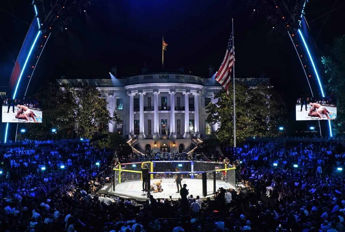 Gala MMA przed Białym Domem. Wśród gości Nawrocki i Zuckerberg