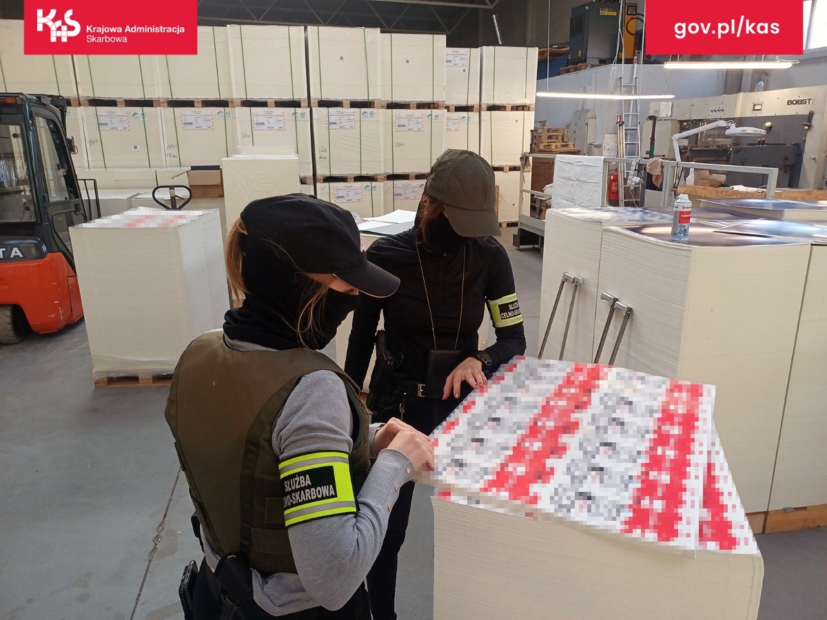 KAS zlikwidowała największą w Europie drukarnię podrabianych opakowań papierosów. Zatrzymano 6 obywateli Ukrainy - Silesion.PL