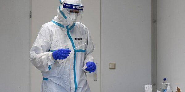 Czeska piosenkarka celowo zakaziła się koronawirusem. Zmarła