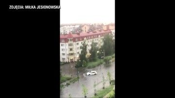 Burza nad Warszawą. Zalane ulice, utrudnienia w komunikacji miejskiej