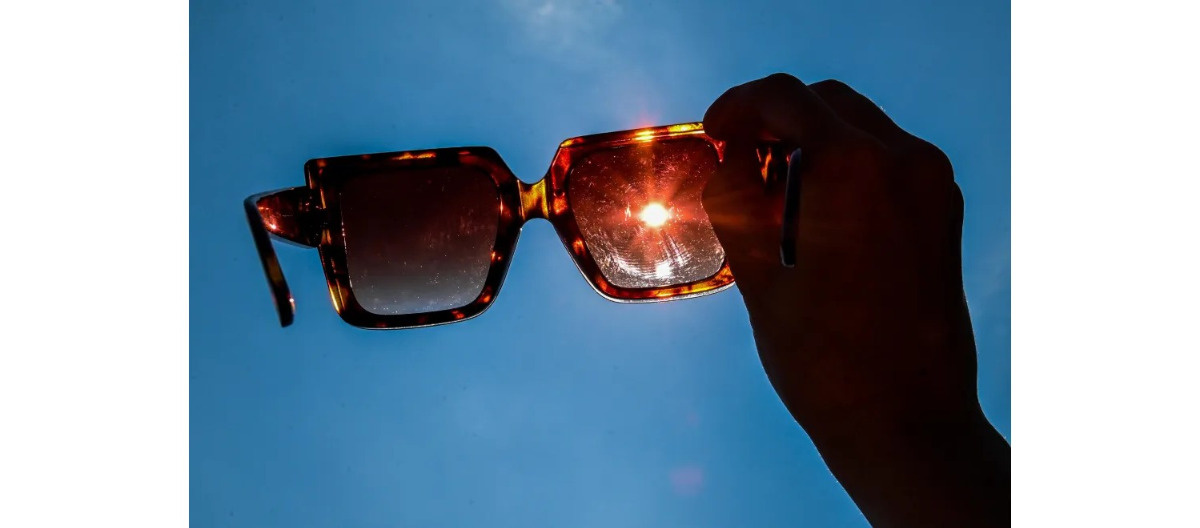 Okulistka: okulary przeciwsłoneczne mogą wyrządzić więcej szkody niż pożytku