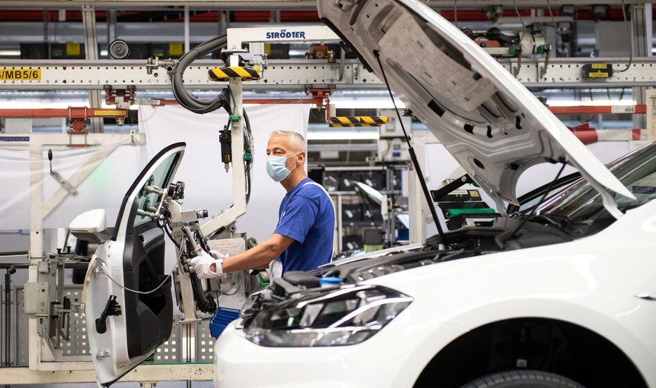 EuroPMI: przemysł w czerwcu nadal pędził