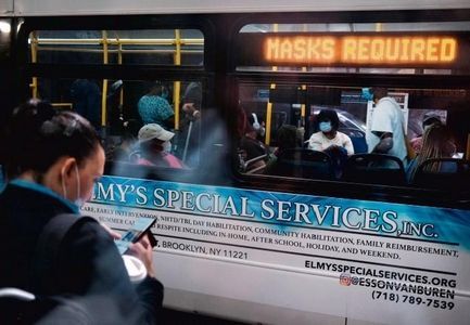 Biały Dom i celebryci przekonują młodych do szczepień