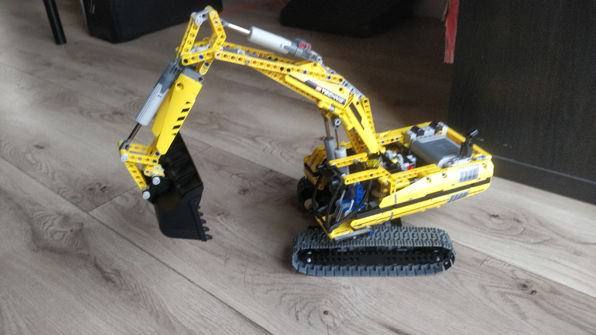 LEGO Technik Zmotoryzowana Koparka (8043) - złożenie i recenzja