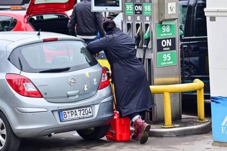 Turystyka paliwowa: Niemcy tankują w Polsce na potęgę.