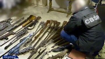 Łódź. Policjanci handlowali bronią? Są podejrzani o powiązania z przemytnikami