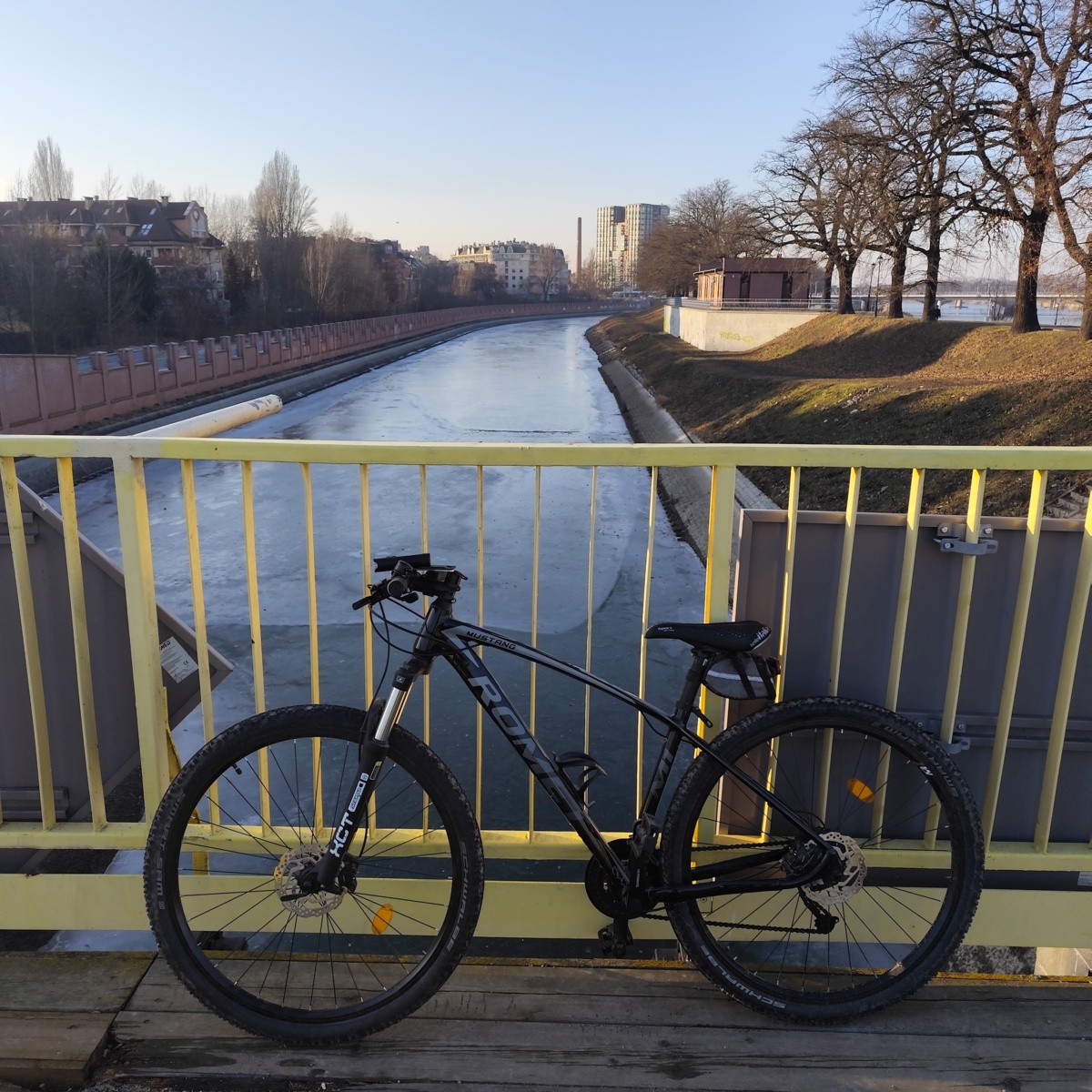 6d9da914-7a61-45e8-92e9-2a16834e5f66