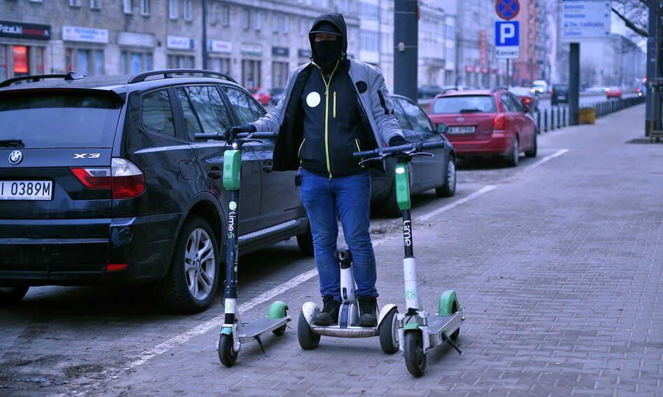 Hulajnogi elektryczne wjeżdżają na ścieżki rowerowe - z ograniczeniem prędkości i limitem wieku