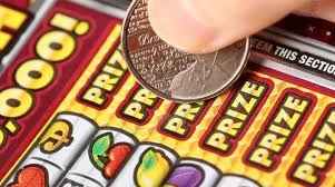 Bezdomni ukradli portfel i kupili zdrapki. Wygrali pół miliona euro