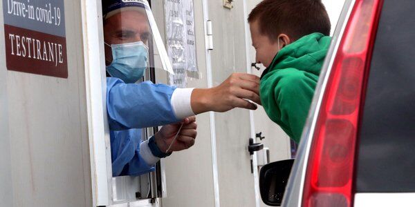 Bośnia: Na COVID umiera co 20 zakażony. Ludzie nie chcą się szczepić