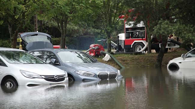 Szczecin. Intensywne ulewy zalały samochody. Czy ich właściciele mają szanse na odszkodowania?