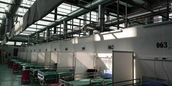 Znów rusza szpital tymczasowy na Okęciu. Potrzebni lekarze