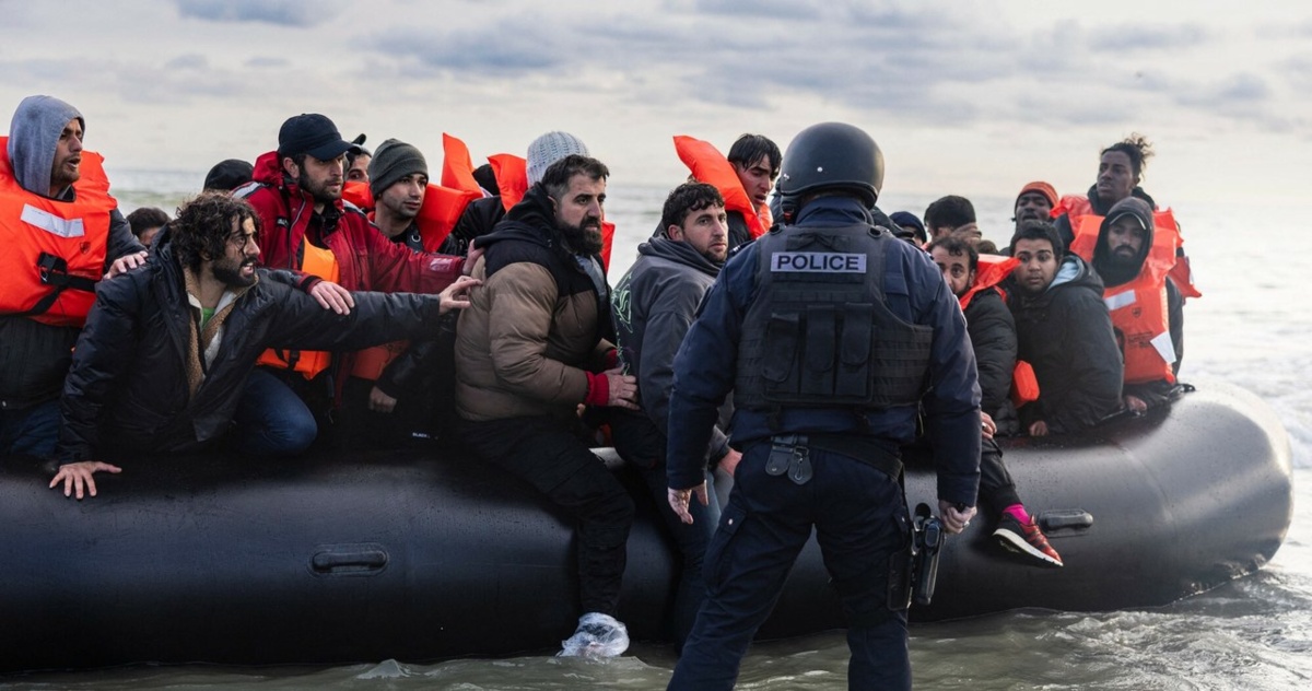 Produkowali łodzie reklamowane jako sprzęt do przemytu ludzi. Londyn nie wytrzymał i podjął kroki