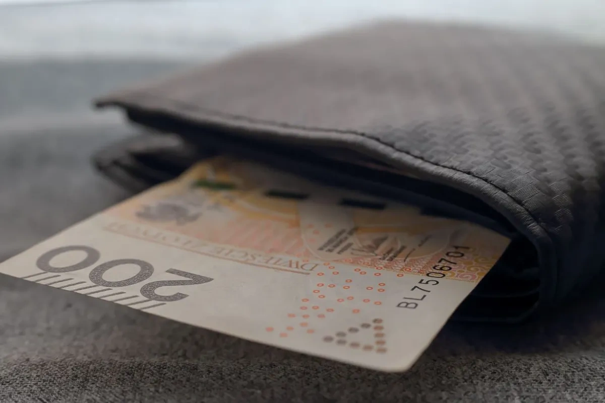 Kodeks pracy: Odsetki od nadgodzin, premii i pensji. Za choćby jeden dzień opóźnienia [Nowelizacja na 2026 r.]