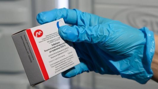 Rosja: EpiVacCoroną można szczepić nieograniczoną liczbę razy