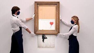 Zniszczone dzieło Banksy'ego wróciło na aukcję. Sprzedano je drożej niż wcześniej