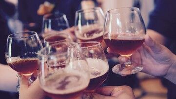 WHO: nawet umiarkowane picie alkoholu podnosi ryzyko zachorowania na raka