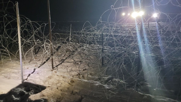 Granica polsko-białoruska. Kolejna próba nielegalnego wejścia do Polski. Migranci zniszczyli zasieki