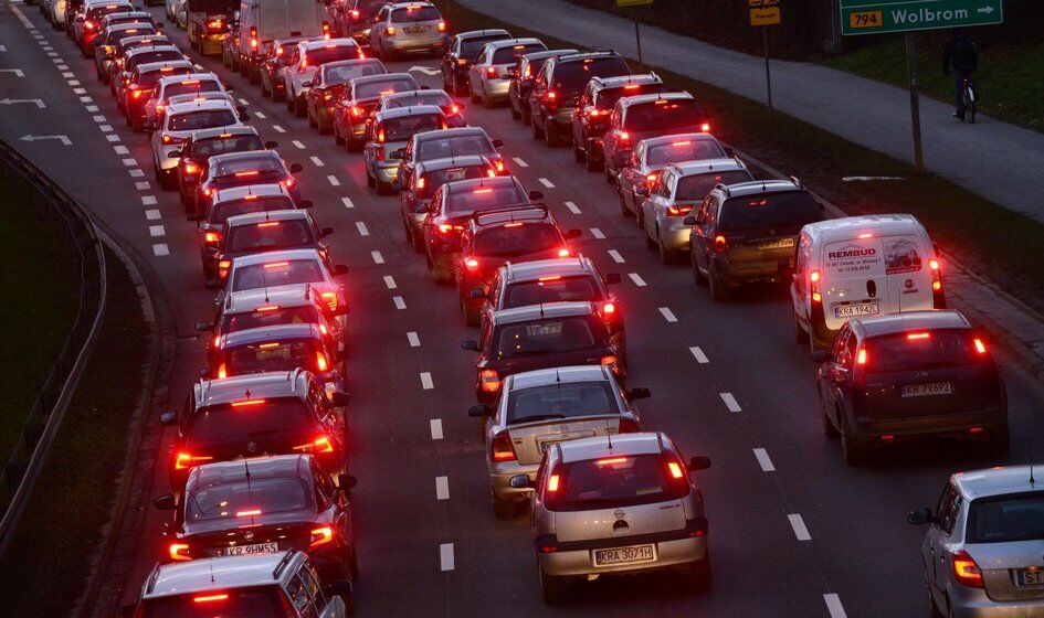 KNF: ubezpieczyciel musi zaoferować klientowi równorzędny pojazd zastępczy