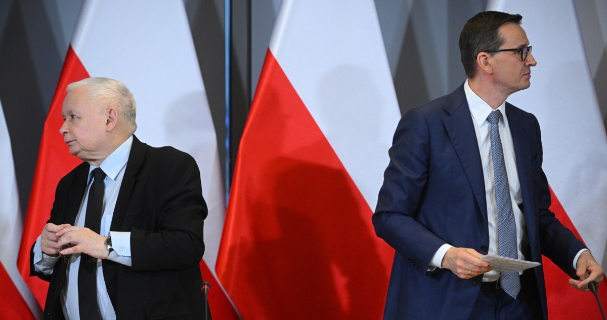 W PiS aż huczy. Posłowie gorączkowo analizują zdjęcia z nieoficjalnej wigilii Morawieckiego