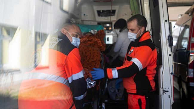 Poród na granicy. "Leżała na śpiworze. Okazało się, że przed chwilą urodziła dziecko"