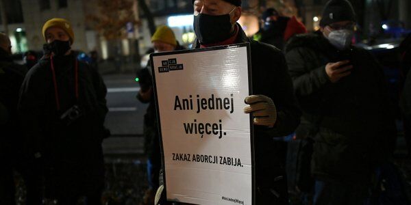 Zuzanna Dąbrowska: Życie jest święte. Rodzących też?