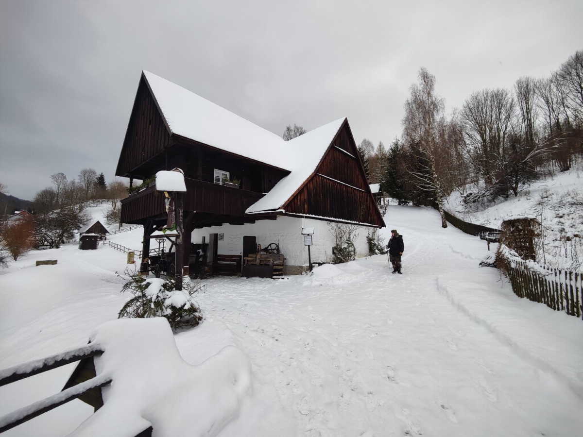 e3a23993-eb83-4736-8dfc-87d80e1b162d