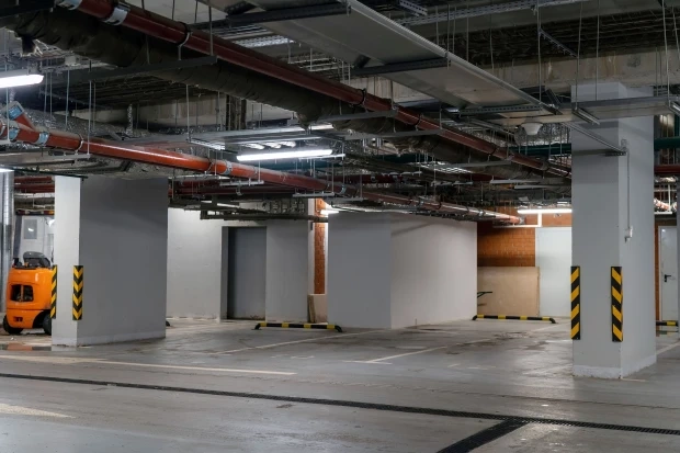 Schrony w podziemnych garażach i wykopach. MSWiA podało szczegóły rozporządzenia