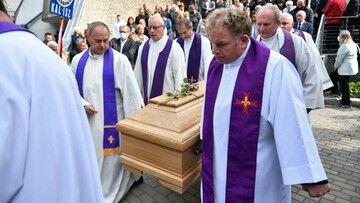 Oskarżenia na pogrzebie biskupa Janiaka. Abp Polak: raniące dla osób skrzywdzonych
