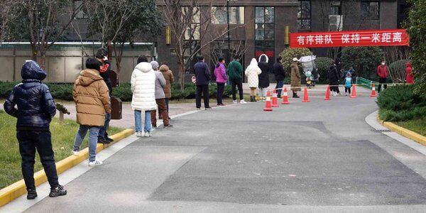 Chiny: Trwa lockdown w Xi'an. Mieszkańcy skarżą się na brak jedzenia