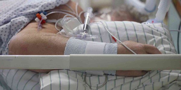 Niemcy: Rekordowa liczba zakażeń. Armia przewozi chorych między szpitalami