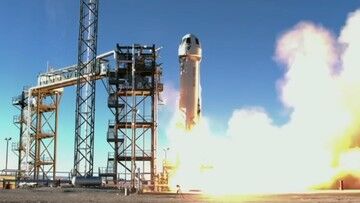 USA. Rakieta New Shepard z Jeffem Bezosem leci w kosmos. Drugi załogowy lot turystyczny w historii