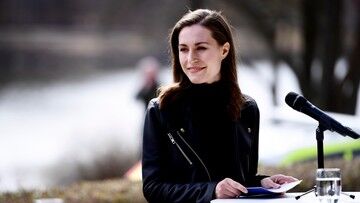 To ona prowadzi Finlandię do NATO. Kim jest Sanna Marin?