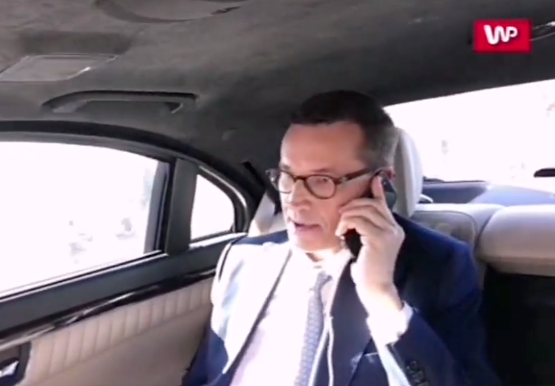 Premier Wielkiej Brytanii Rishi Sunak ukarany mandatem. Podróżował samochodem bez zapiętych pasów