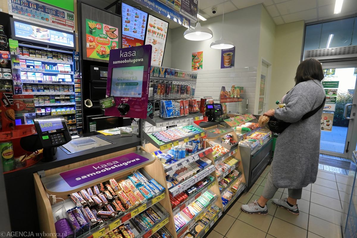 Psycholog: "Żabka to największy dystrybutor uzależnień w Polsce". Jakie mechanizmy stosuje ten sklep?