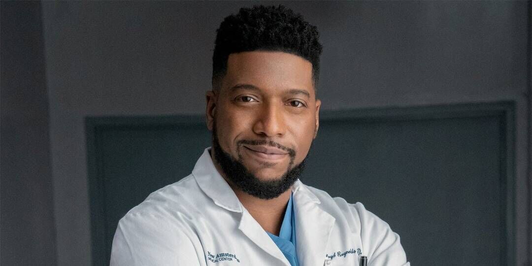 Jocko Sims o serialu Szpital New Amsterdam: Każdy chciałby spotkać takich lekarzy