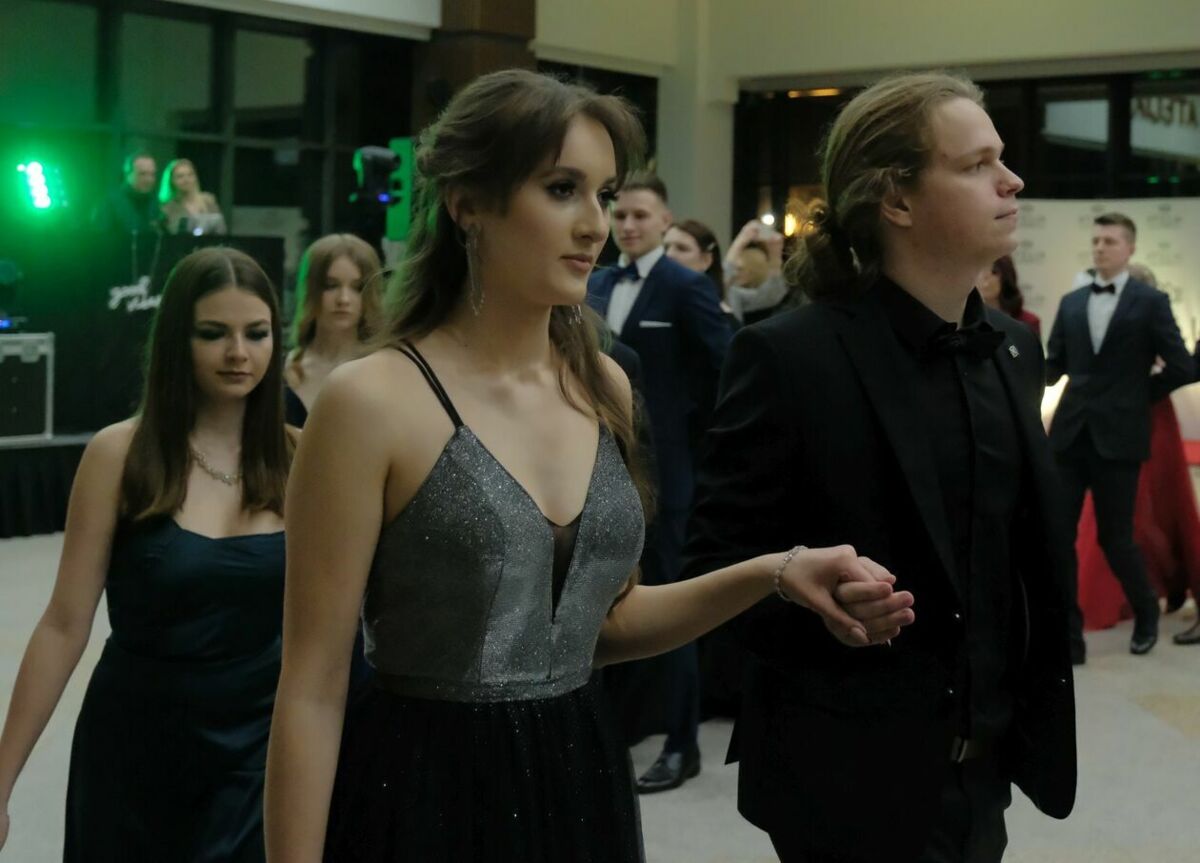 351ba547-ab48-45e4-a76f-c2000913e5d4